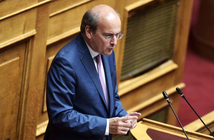 Δέσμευση Χατζηδάκη για μείωση του τέλους επιτηδεύματος στο μισό για όλους τους επαγγελματίες