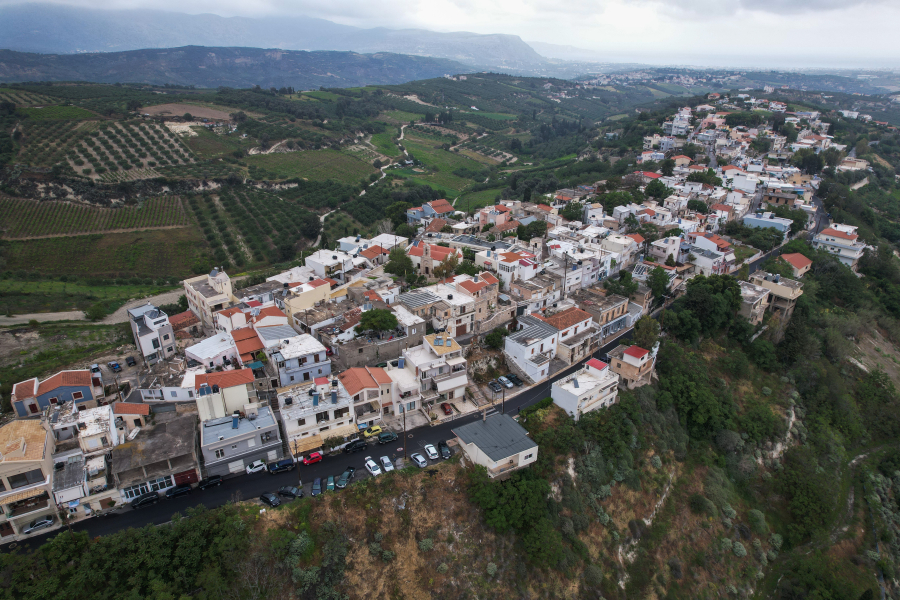 Βούτες Ηρακλείου: Σύσταση εκκένωσης σε 4 σπίτια - Σήμερα τα αίτια της καθίζησης του εδάφους