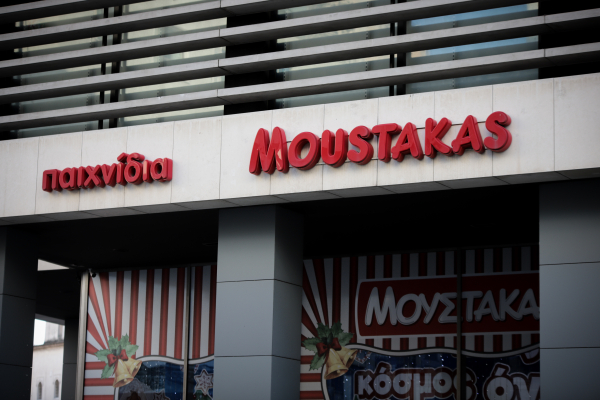 Πρόστιμα σε Σκλαβενίτη και Μουστάκα από την περιφέρεια Αττικής