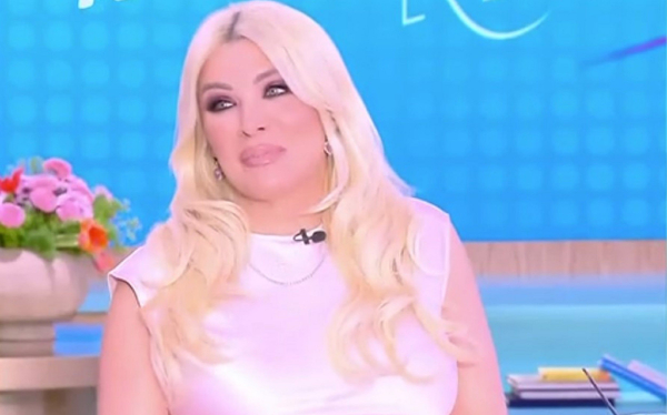 Η δυσφορία της Καινούργιου στο πλατό: «Συγγνώμη, μου μυρίζει πολύ έντονα» (Βίντεο)