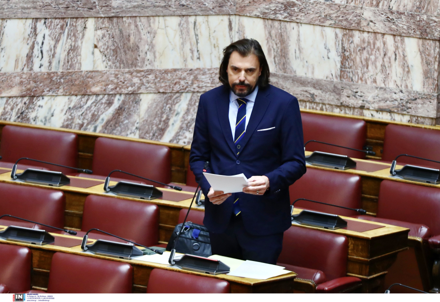 Ο Πέτρος Παππάς «στραβοκοιτάει» στο ΠΑΣΟΚ