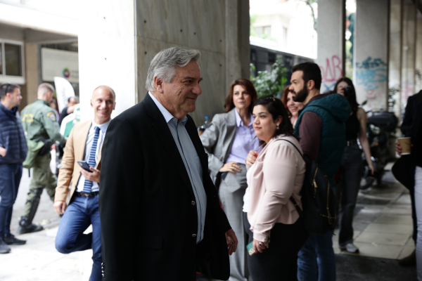 Ο Χάρης Καστανίδης καλεί Ανδρουλάκη και Κασσελάκη να παραιτηθούν