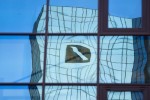 Από το κακό στο χειρότερο η Deutsche Bank