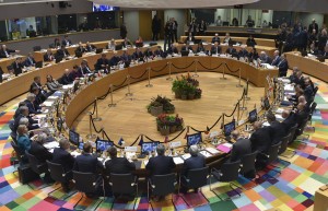 Handelsblatt: Ελάφρυνση του ελληνικού χρέους μέσω επαναγοράς ομολόγων ύψους 9.5 δισ. ευρώ