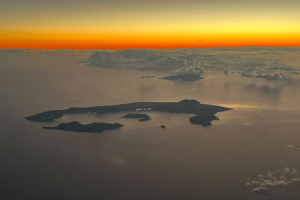 Η Σαντορίνη από το πιλοτήριο αεροπλάνου της Aegean - Εικόνες... ζωγραφικής