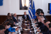 Διπλό δημοσκοπικό ράπισμα για τη ΝΔ - Επιστροφή στα… Τέμπη, μετά το «τρύπιο» καλάθι της ΔΕΘ