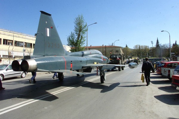 Μεταφέρεται πολεμικό αεροσκάφος μέσω Εθνικής Οδού Αθηνών - Λαμίας