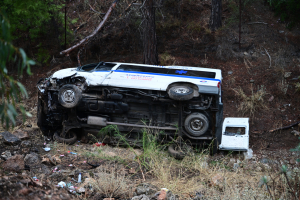 Καισαριανή: Ασθενοφόρο έπεσε σε γκρεμό