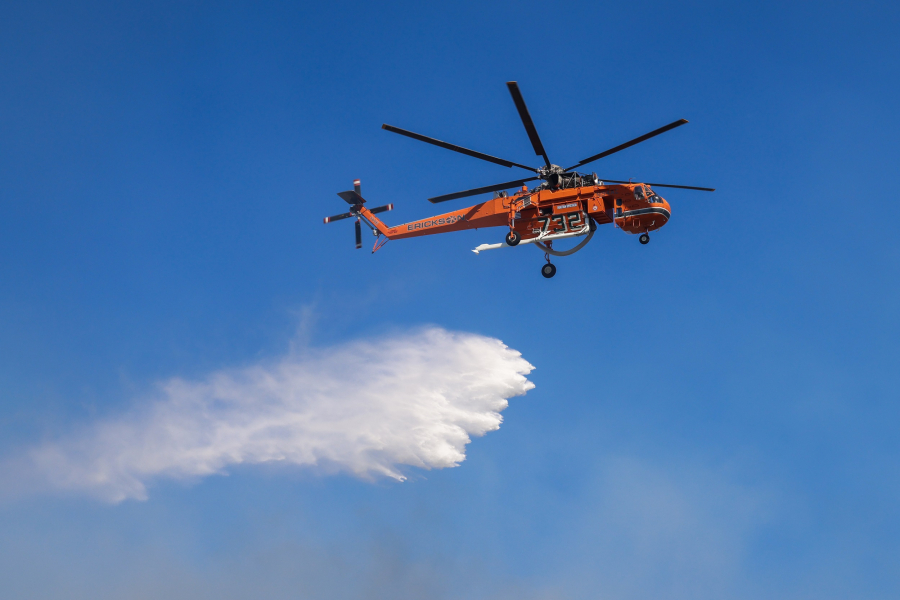Φωτιά τώρα στην Αργολίδα - Ρίψεις νερού από 8 αεροσκάφη και ελικόπτερα
