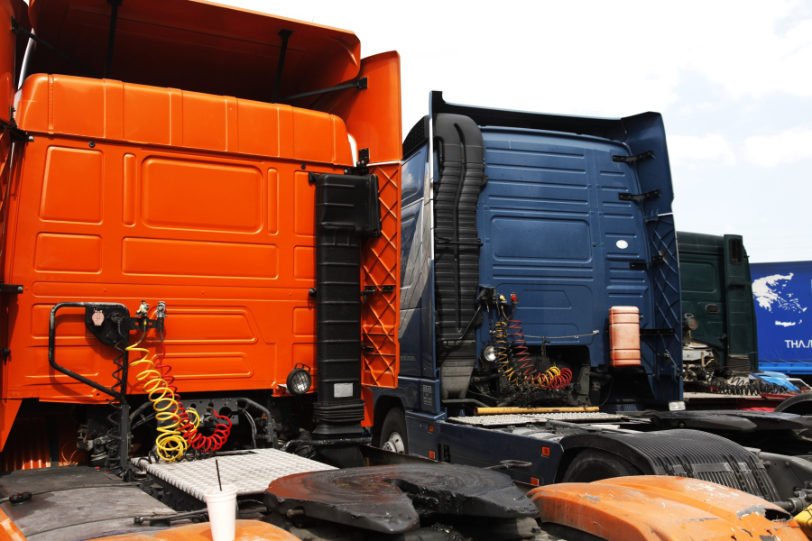 Η ΕΛΑΣ τους έκανε «τσακωτούς» με μπιτόνια γεμάτα... ακατέργαστη κάνναβη