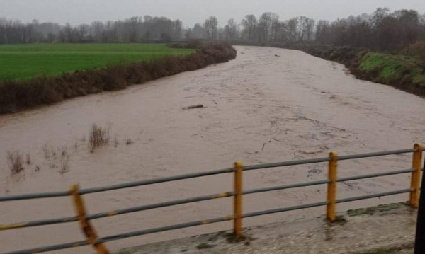 Η κακοκαιρία «δείχνει» τα δόντια της: Νέο μήνυμα από το 112, υπερχείλισε ο Αχέροντας, «φούσκωσε» ο Πηνειός, εκκενώθηκε οικισμός στο Αγρίνιο