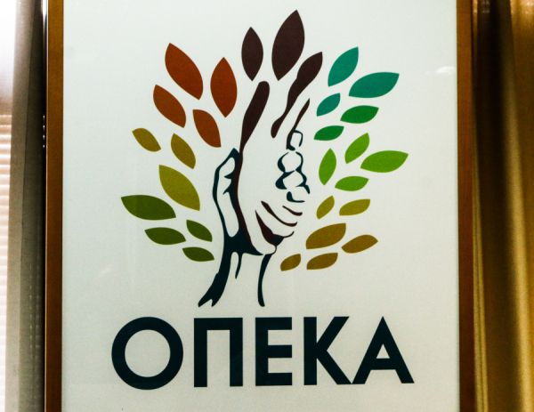 Λιγότεροι κατά δεκάδες χιλιάδες οι δικαιούχοι επιδομάτων του ΟΠΕΚΑ από το 2022 έως το 2026