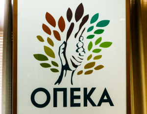 Λιγότεροι κατά δεκάδες χιλιάδες οι δικαιούχοι επιδομάτων του ΟΠΕΚΑ από το 2022 έως το 2026
