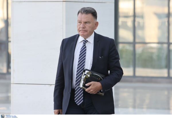 Ο Κούγιας αναλαμβάνει την οικογένεια του αδήλωτου διανομέα που σκοτώθηκε σε τροχαίο στον Ωρωπό