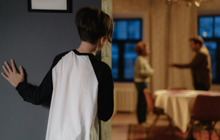 Βία κατά των γυναικών: Τι προβλέπει το πολυνομοσχέδιο - Οι ενστάσεις