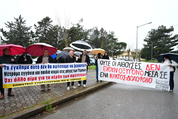 Δίκη για τα Τέμπη: Γονείς, συγγενείς θυμάτων και επιζώντες απομονωμένοι