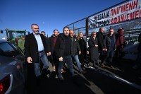 Ανδρουλάκης από μπλόκα στα Τρίκαλα: «Τη μια έχουμε τις υποκλοπές, την άλλη τα Τέμπη και τώρα τον ΟΠΕΚΕΠΕ»