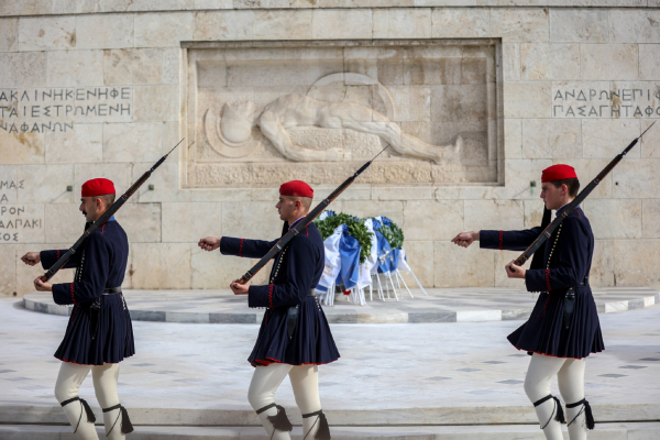 Πριν την παρέλαση της 28ης Οκτωβρίου η τροπολογία για το μνημείο του Αγνώστου Στρατιώτη