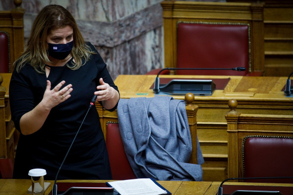 Συρεγγέλα στο DNews: Έρχονται οι νταντάδες της γειτονιάς για παιδιά μέχρι 2,5 ετών