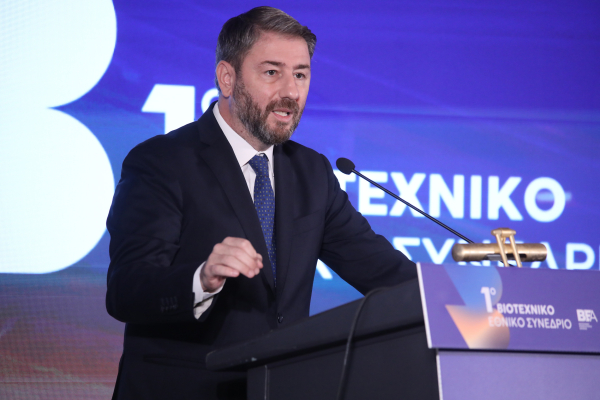Ανδρουλάκης: Δεν μπορεί να υπάρξει ισχυρή ελληνική οικονομία χωρίς στήριξη σε μικρομεσαίες επιχειρήσεις