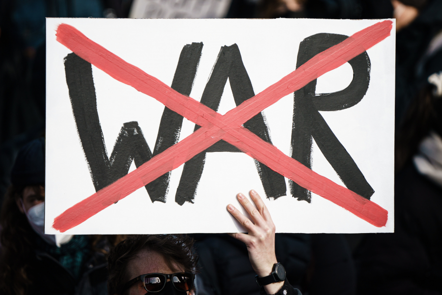 Ξεκίνησαν οι κρίσιμες διαπραγματεύσεις Ρωσίας και Ουκρανίας - Με κομμένη ανάσα ο πλανήτης περιμένει «λευκό καπνό» (βίντεο)