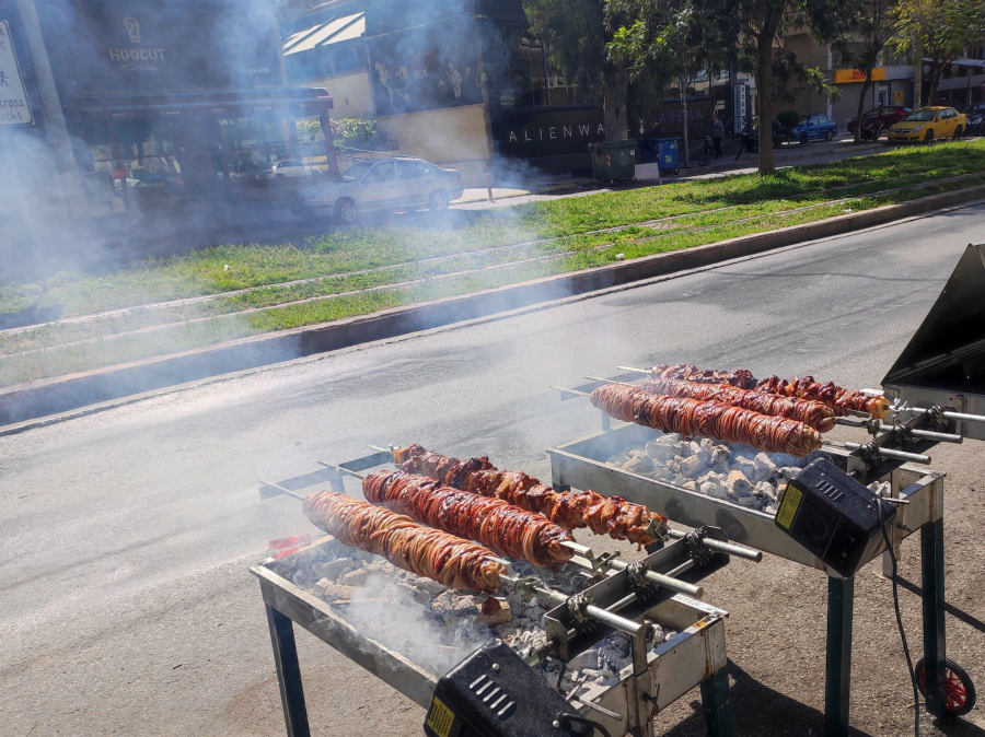 Κοκορέτσι, το ελληνικό (και όχι μόνο): Οταν Αθηναίος το σέρβιρε στην Κωνσταντινούπολη