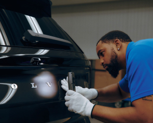 Η Volvo Cars ξεκινά την παραγωγή του αμιγώς ηλεκτρικού SUV EX90