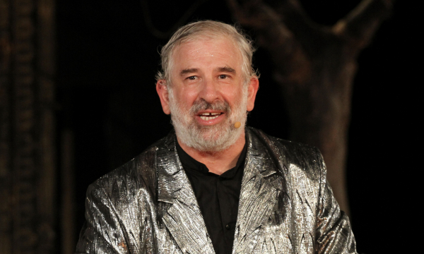 Πέτρος Φιλιππίδης: Όταν έλεγε πως κλείνει την πόρτα στο καμαρίνι του μόνο για "κοπελίτσες"