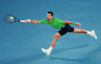 Επεισόδιο με Τζόκοβιτς στο Australian Open: Παραλίγο να χτυπήσει ball kid και να αποκλειστεί (βίντεο)