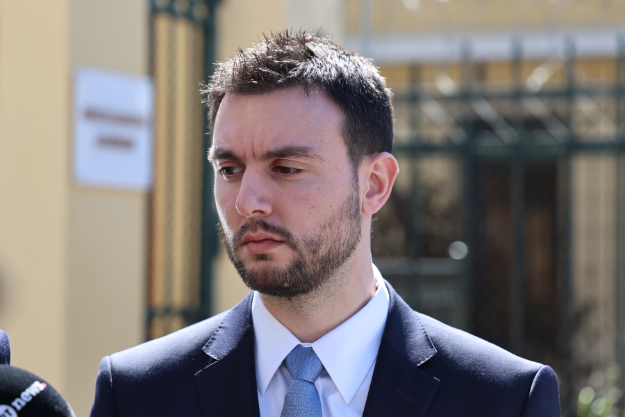 Ποινή φυλάκισης 5 ετών, με αναστολή στον ανεξάρτητο βουλευτή Κ. Φλώρο για τη γροθιά στο βουλευτή Βασίλη Γραμμένο