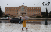 Έντονη καταιγίδα στην Αττική - Χαλάζι στη Γλυφάδα (βίντεο)