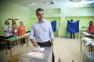 Ψήφισε ο Μητσοτάκης: Είμαι σίγουρος ότι αύριο θα ξημερώσει μία φωτεινή μέρα για την πατρίδα μας (vids)