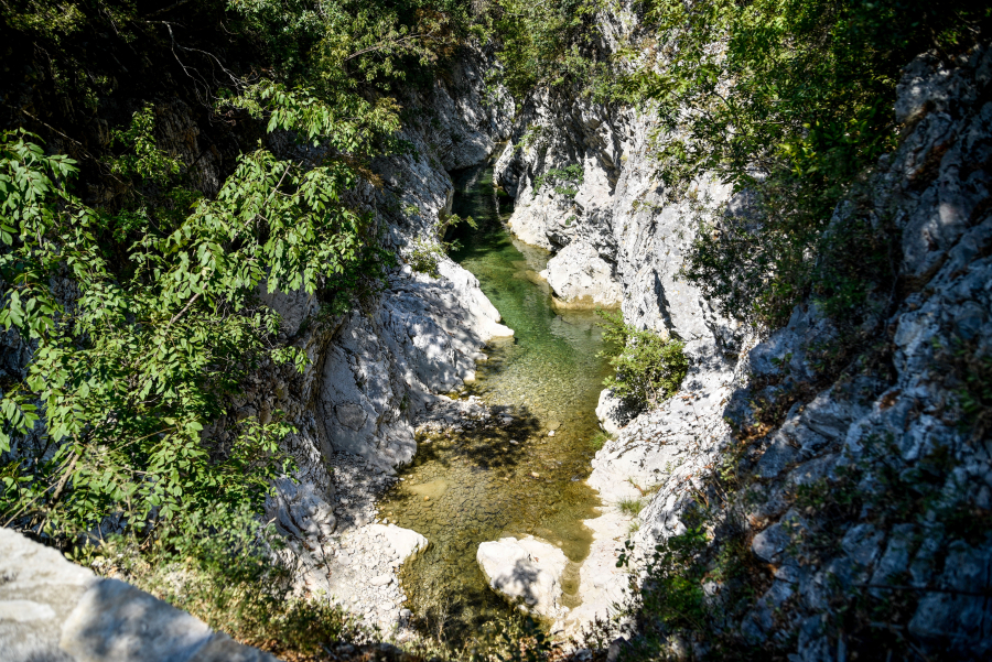 Παραλίγο τραγωδία στον Αχέροντα: Βράχος καταπλάκωσε το πόδι 16χρονης - Υπεβλήθη σε χειρουργείο