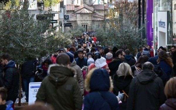 Τι ώρα ανοίγουν τα καταστήματα την Κυριακή 17/12