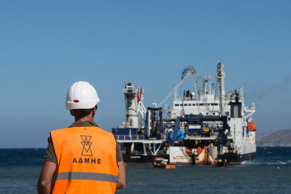 ΑΔΜΗΕ: Γεγονός η ηλεκτρική διασύνδεση στο τμήμα Εύβοια-Άνδρος