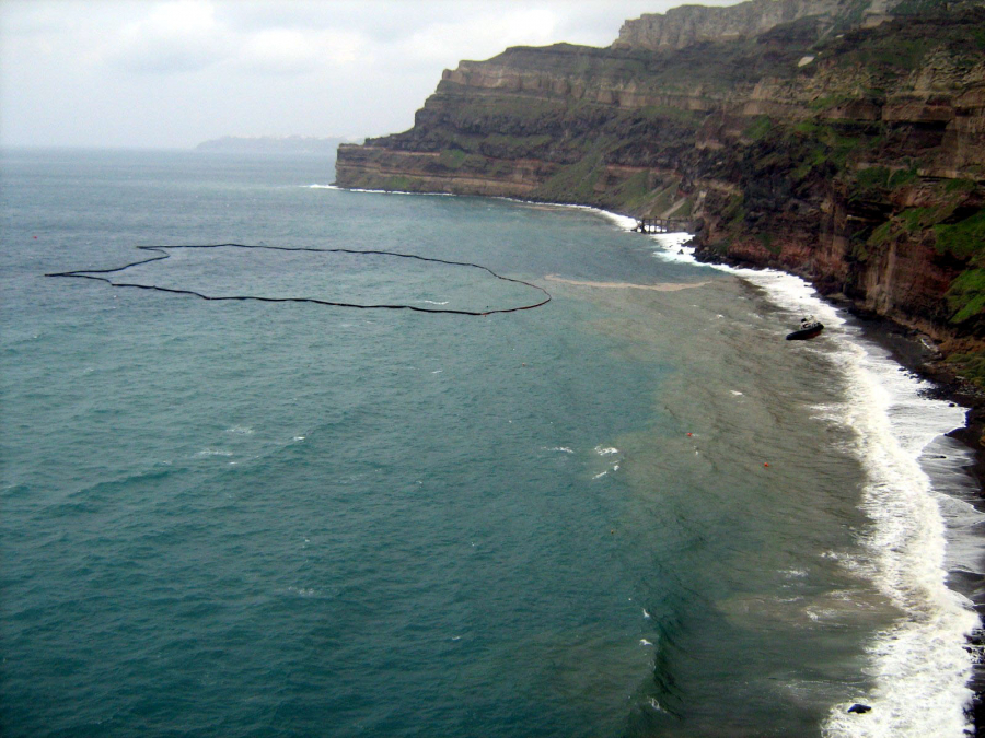 Συντονιστικό κατοίκων Σαντορίνης: «Διαρροές ρύπων από το ναυάγιο του Sea Diamond»