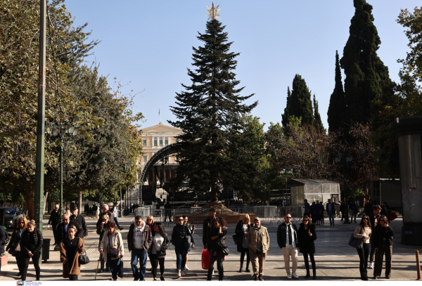 Χριστούγεννα στο κέντρο της Αθήνας: Φωταγωγείται σήμερα το δέντρο