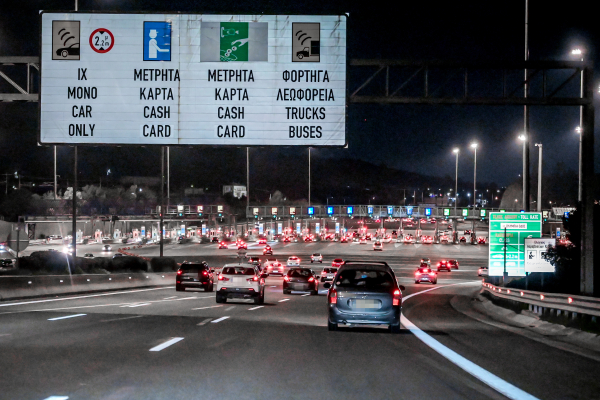 Κίνηση τώρα: Μετ' εμποδίων η επιστροφή των εκδρομέων - Καταγγελίες για ανύπαρκτο σχέδιο της Τροχαίας