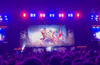 Iron Maiden: Αποθεώθηκαν στο ΟΑΚΑ - Χιλιάδες θαυμαστές τραγούδησαν μαζί τους το «Fear of the Dark» (Βίντεο)