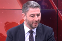 Κατά μέτωπο επίθεση Ανδρουλάκη σε Μητσοτάκη: «Βουτηγμένοι στη διαφθορά ο ίδιος και η κυβέρνησή του» (Βίντεο)