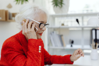 Η μητέρα της ερωτεύτηκε online έναν «Βρετανό πιλότο» – Η απαίτηση των 700 δολαρίων αποκάλυψε την αλήθεια