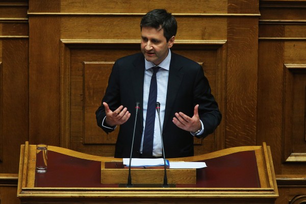 320 εκατ ευρω σε νέα κοινωνικά προγράμματα, όπως οικογενειακά επιδόματα και παιδικους σταθμούς