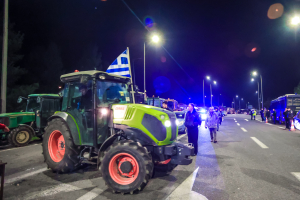 Αγρότες: Πληθαίνουν τα μπλόκα - Στον κόμβο των Μαλγάρων τα τρακτέρ (Βίντεο)