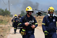 Φωτιά στη Βοιωτία: Δύο πυροσβέστες στο νοσοκομείο μετά τη μάχη με τις φλόγες