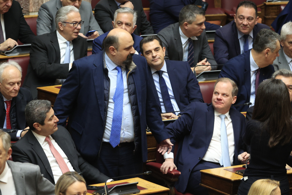 Τέμπη: Οι ποινικές ευθύνες Τριαντόπουλου και Καραμανλή εξακολουθούν να αναζητούνται από τον Άρειο Πάγο