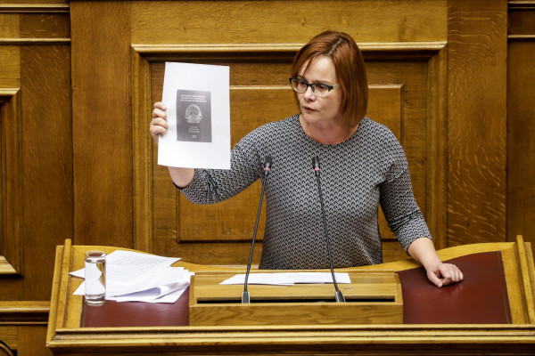 Μολότοφ στο σπίτι της βουλευτού του ΣΥΡΙΖΑ Ελισάβετ Σκούφα (vid)