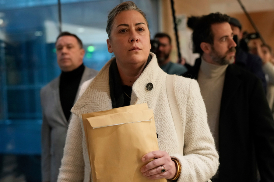 Η κόρη της Ζιζέλ Πελικό υπέβαλε μήνυση εναντίον του πατέρα της για σεξουαλική κακοποίηση