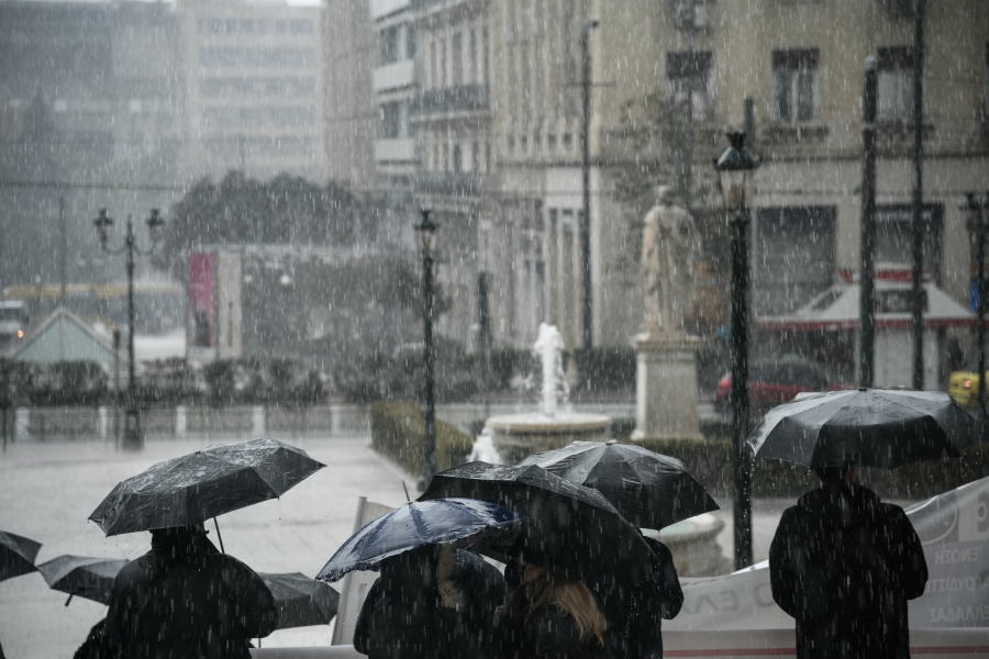 Καιρός: Επιμένει ο «Διομήδης» και την Τετάρτη 12/1 με βροχές, καταιγίδες, χιόνια και πολλά μποφόρ