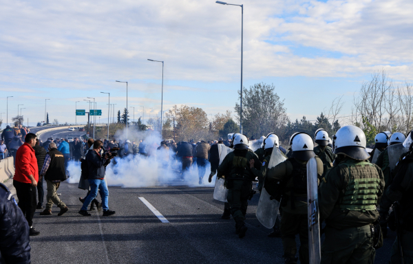 «Μας προπηλάκισαν»: Τι καταγγέλλουν αγρότες και κτηνοτρόφοι - Συλλήψεις και τραυματίες