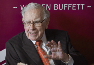 Γουόρεν Μπάφετ: Αποχωρεί από πρόεδρος της Berkshire Hathaway στα 96 του χρόνια